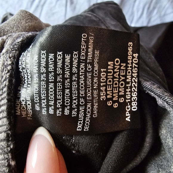 Black Jeans - Picture 2 of 3